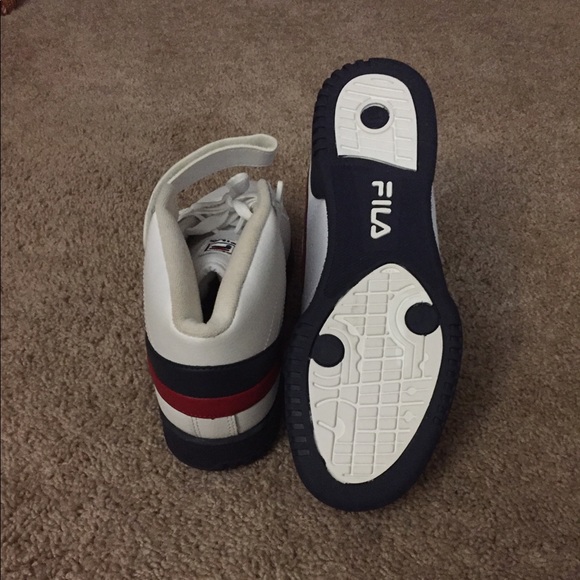 Men Fila Sneakers - Picture 3 of 4